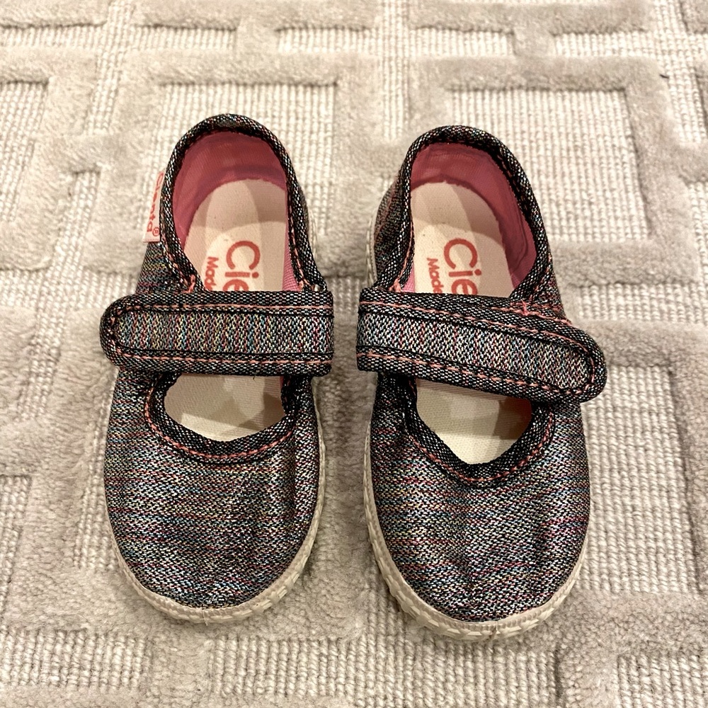 Cienta size 6 shoes
